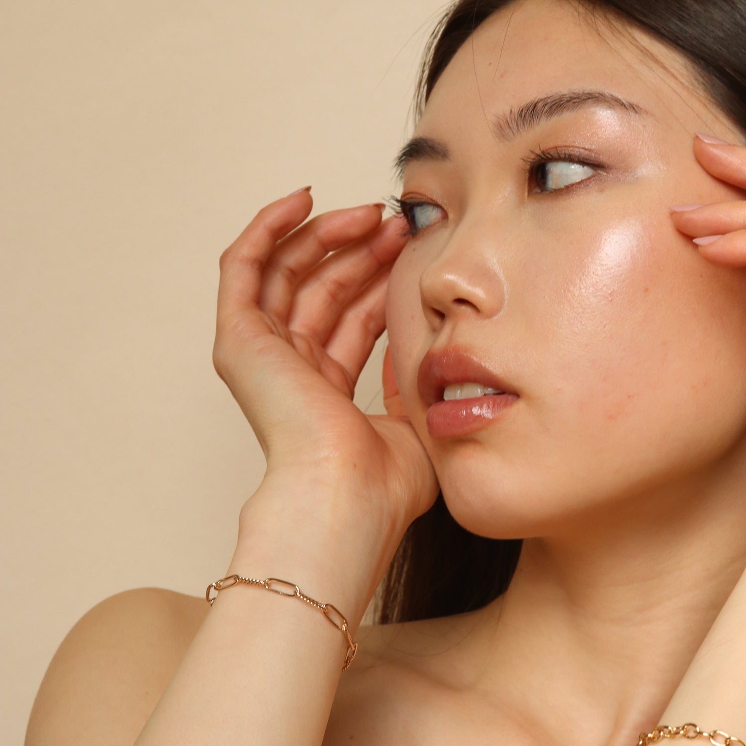 Burren Jewellery 18k gold plate street light chain delicate bracelet on model