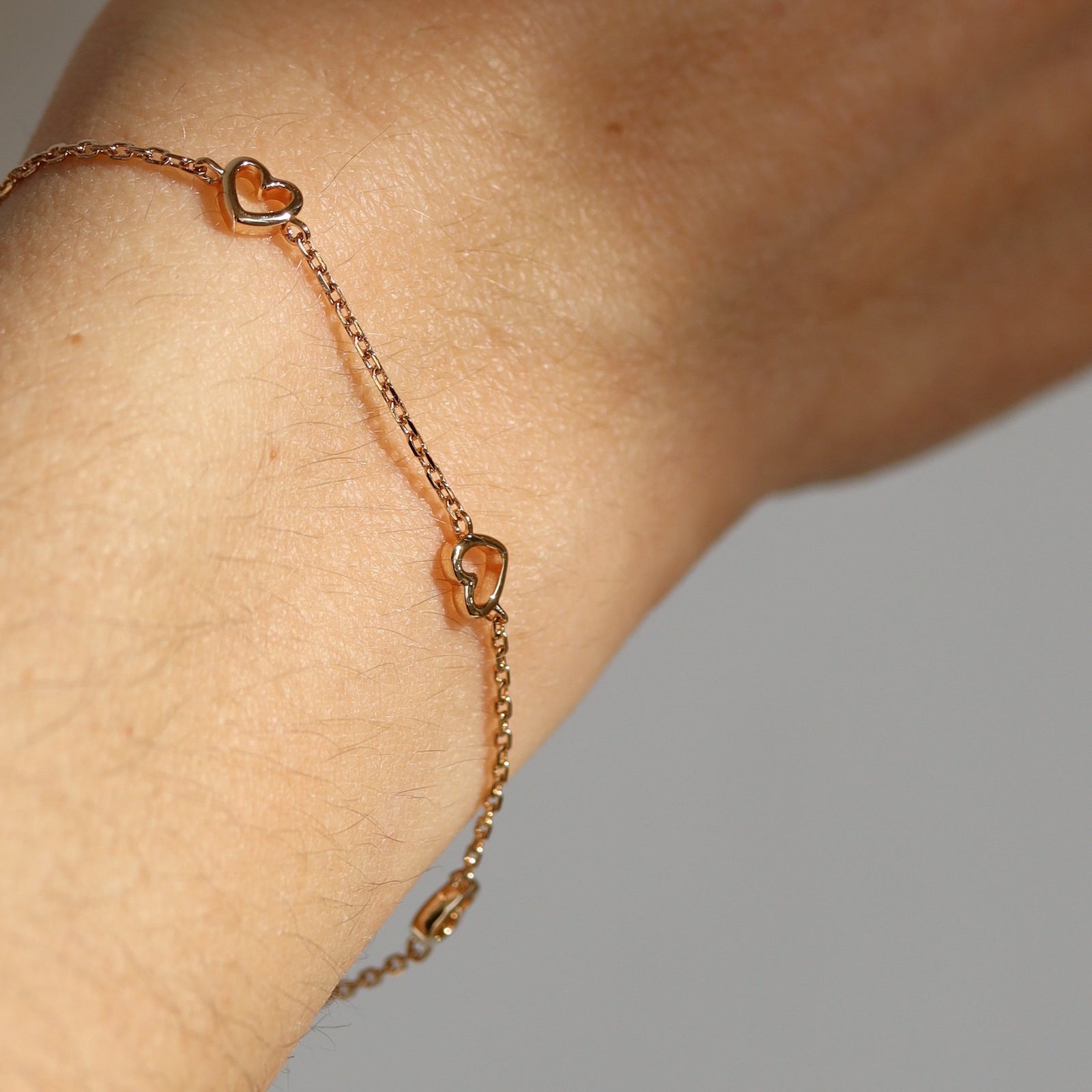 Burren Jewellery 18k gold plated kiss me twice bracelet circle