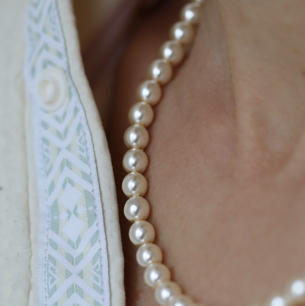 Burren Jewellery 18k pearl necklace with clasp grace model