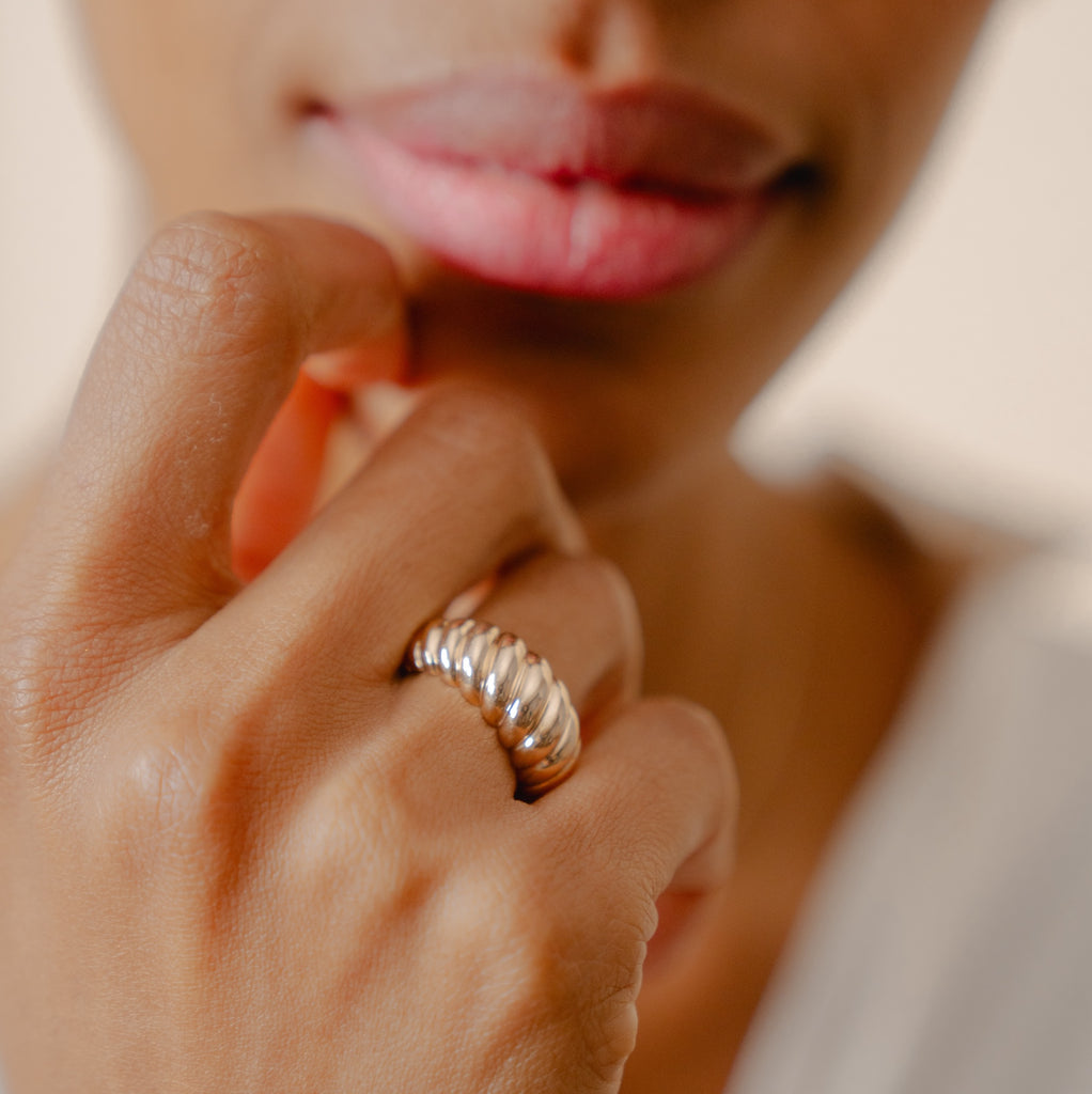 Burren jewellery 18k gold plate cinnamon swirl ring model alt face close