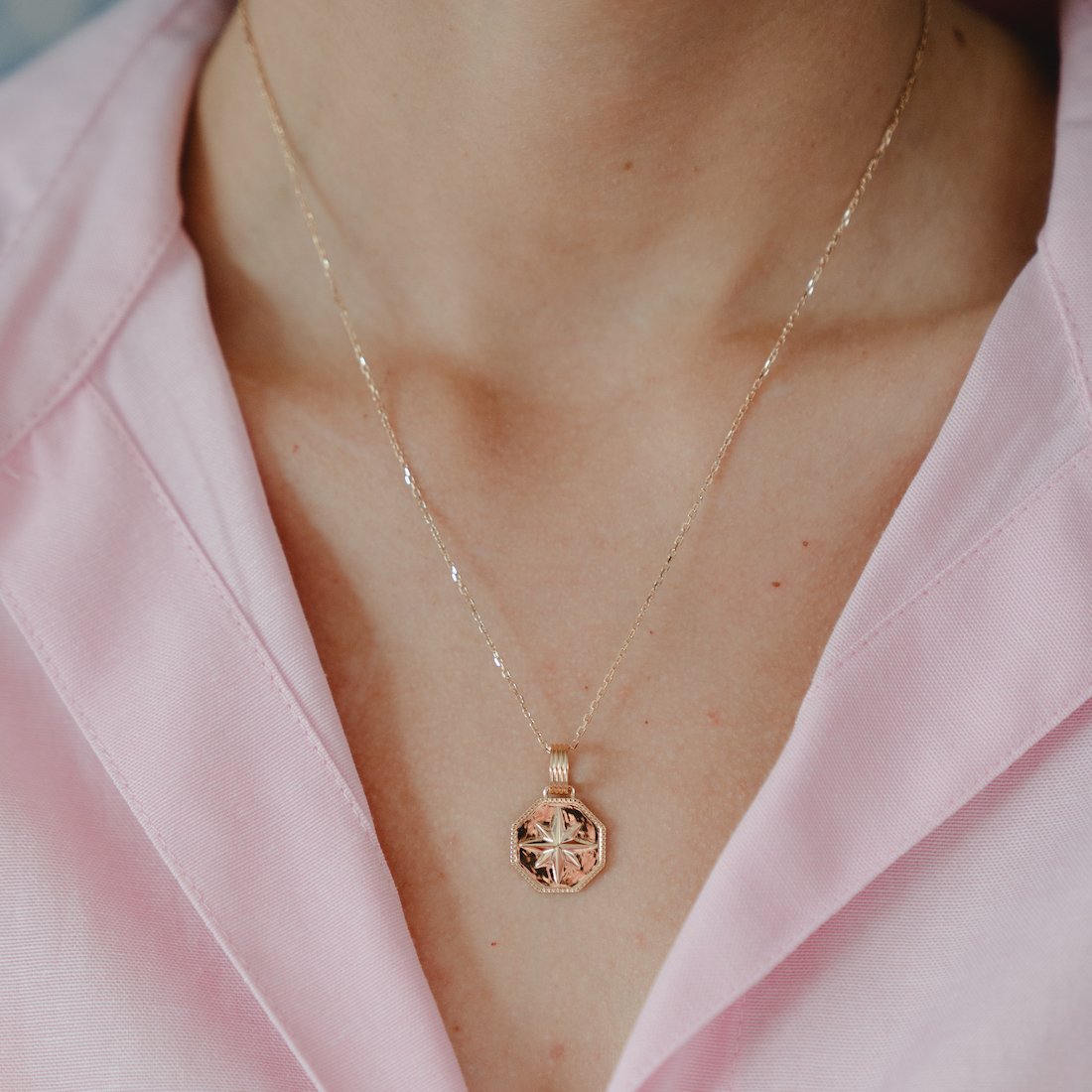 Burren jewellery 18k gold plate venus pendant model