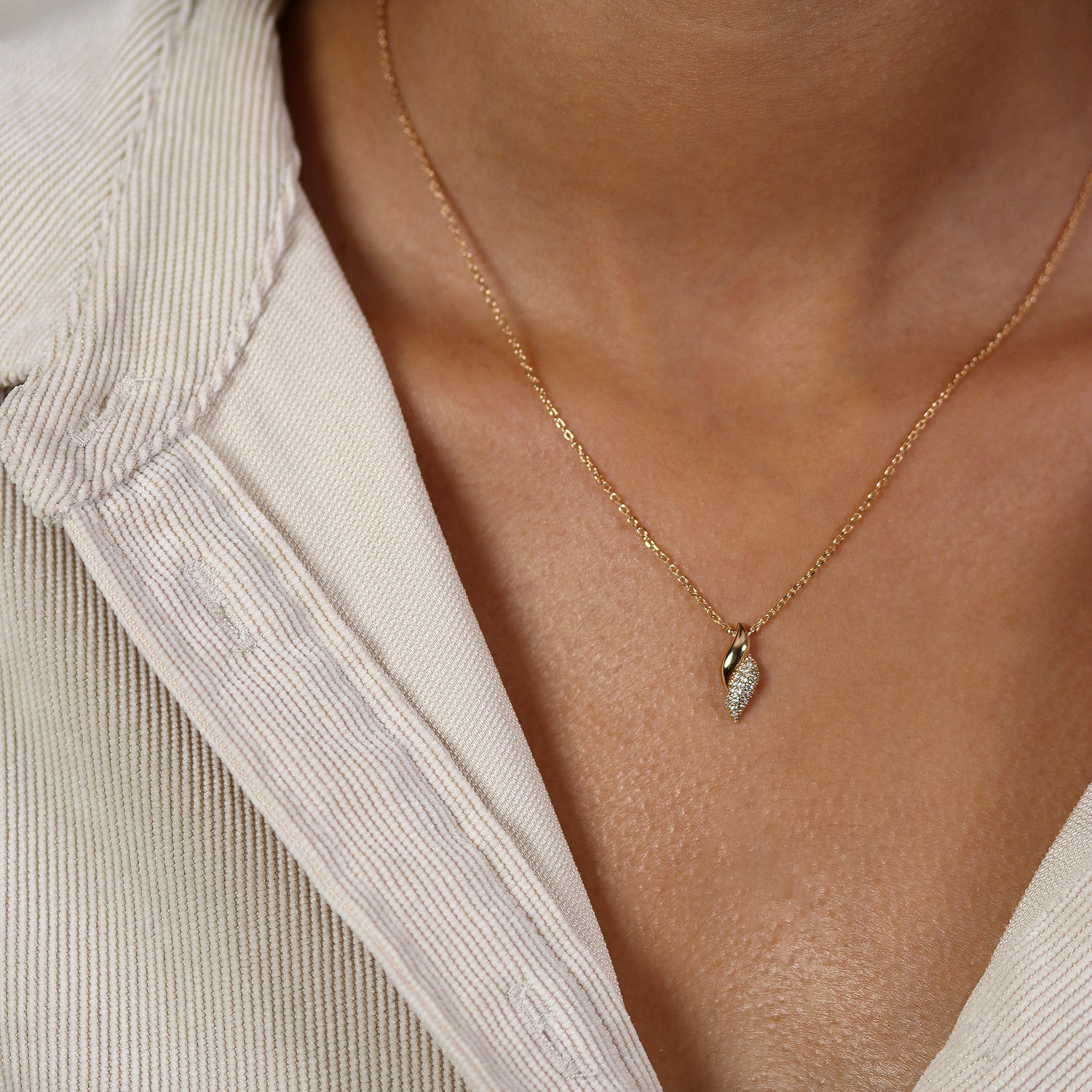 Burren jewellery 18k gold plated Vanilla Glaze fashion necklace on model