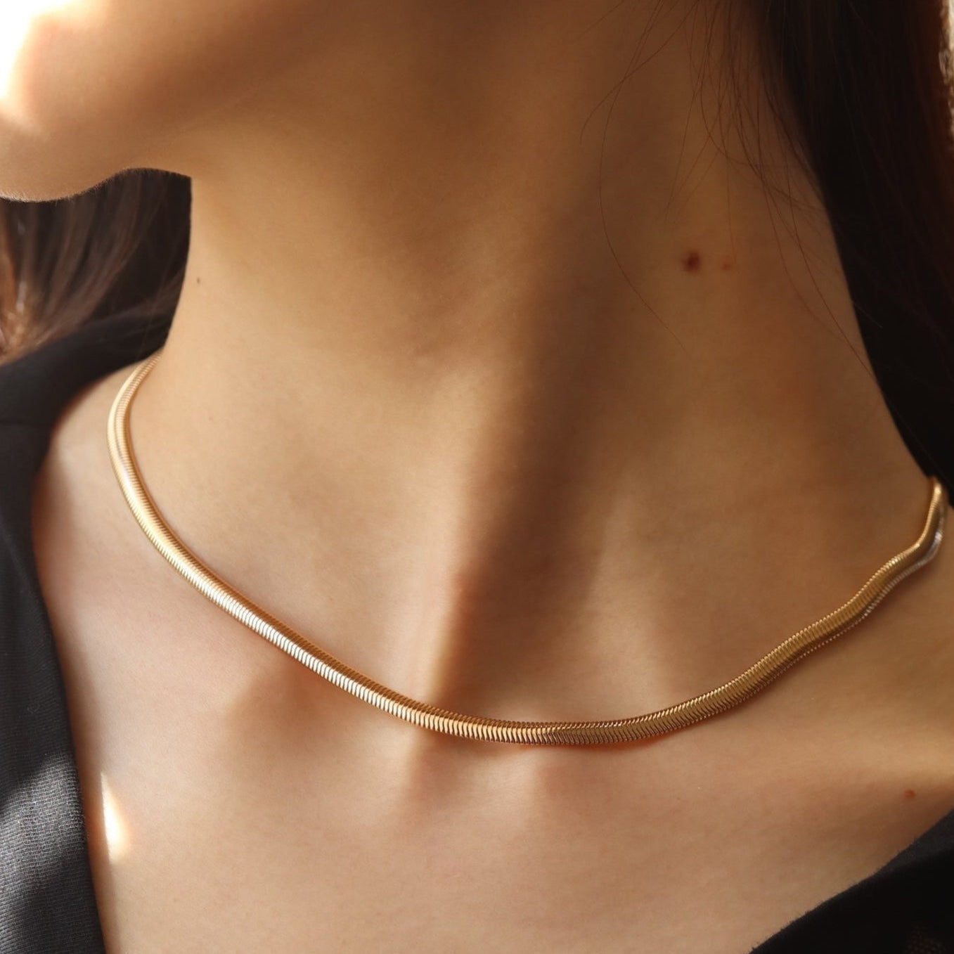 Burren jewellery 18k gold plated rebirth chain on model