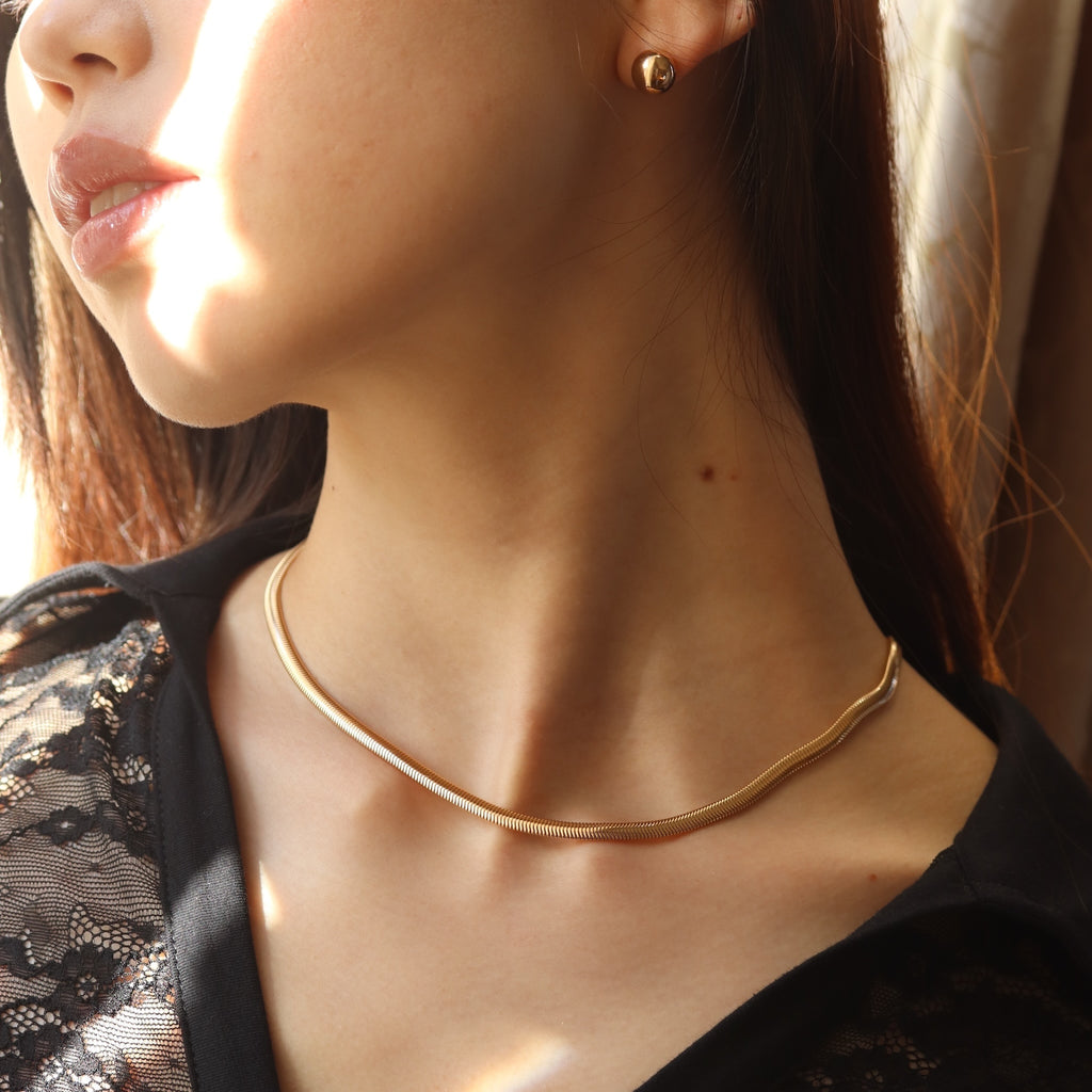 Burren jewellery 18k gold plated rebirth chain on model