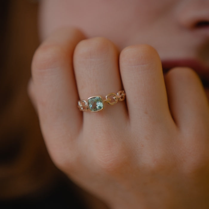 Burren Jewellery 18k gold plate close your eyes green topaz ring model1